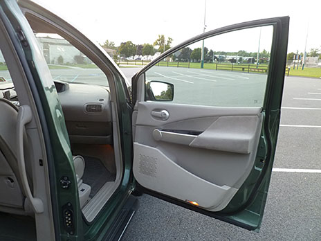 2004 Nissan Quest image