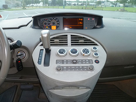 2004 Nissan Quest image