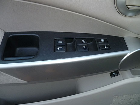 2004 Nissan Quest image